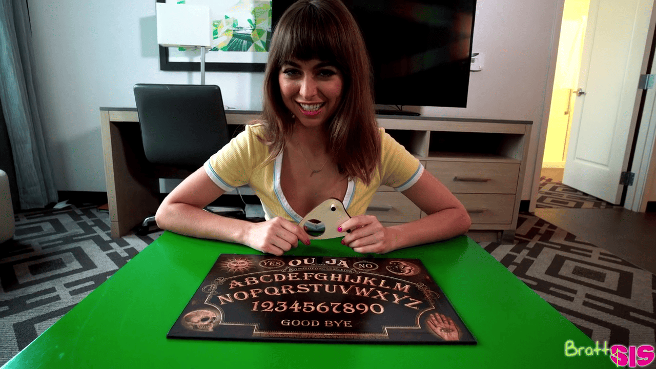 Jogando jogo de tabuleiro com a irmãzinha – Porno Legendado – Porno Com Legenda